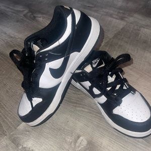 Kids unisex black and white (panda) dunks Size 2.5 Preschool
